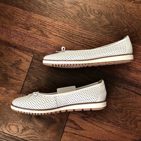 Tamaris White Flats with Touch It Technology in Size 9.5 - Picture 9 of 11